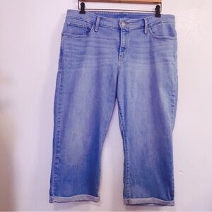 Levi's Women's Plus Size Capri Cuffed  Jeans size 18W